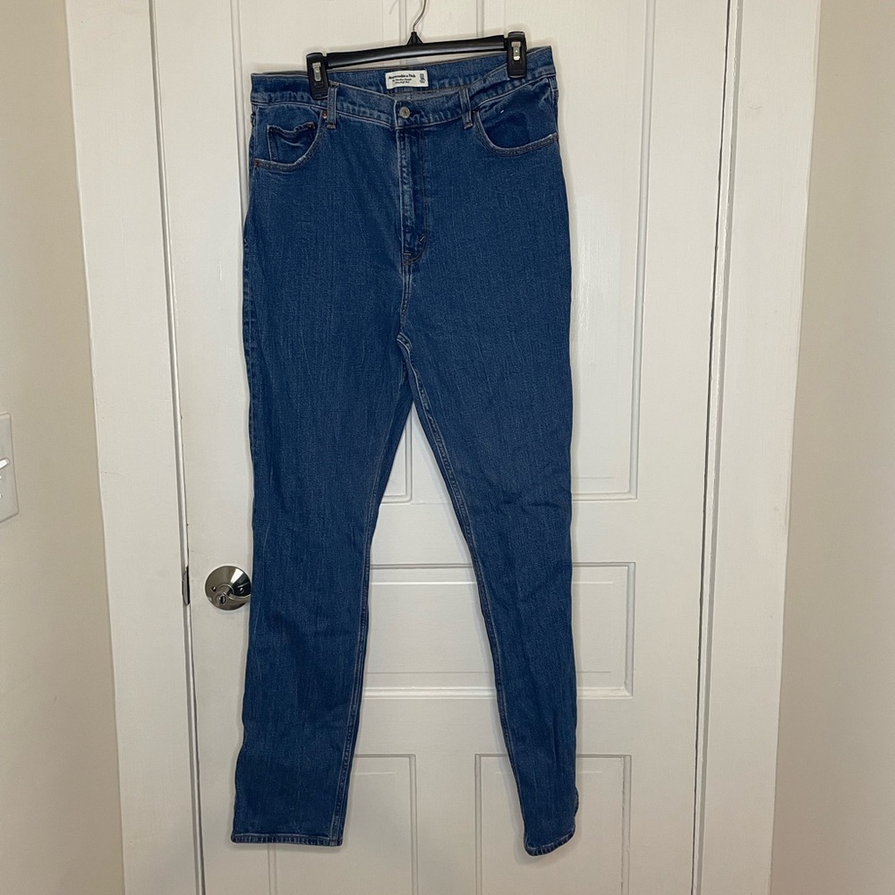 Abercrombie & Fitch Dark Wash 90s Slim Straight Ultra High Rise Jean Tall/Long